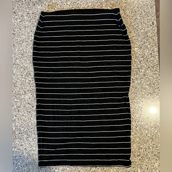 Old Navy Skirts Old Navy Black With White Stripes Knit Pencil